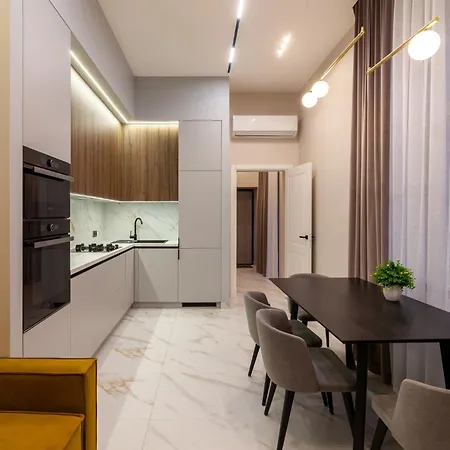 Leogrand Jacuzzi On Malaniuka 2 Apartment Lviv Exterior photo
