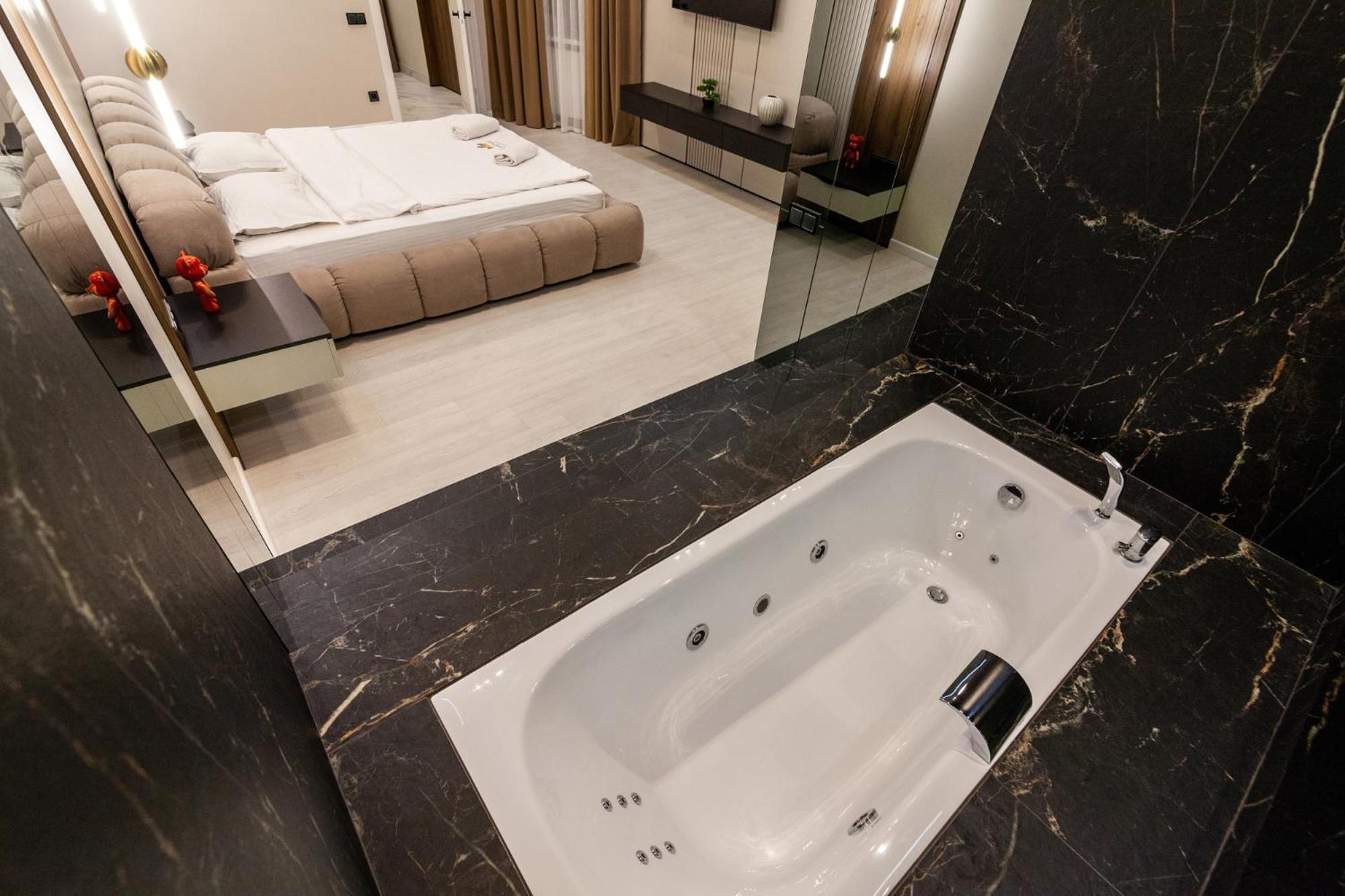 Leogrand Jacuzzi On Malaniuka 2 * Lviv
